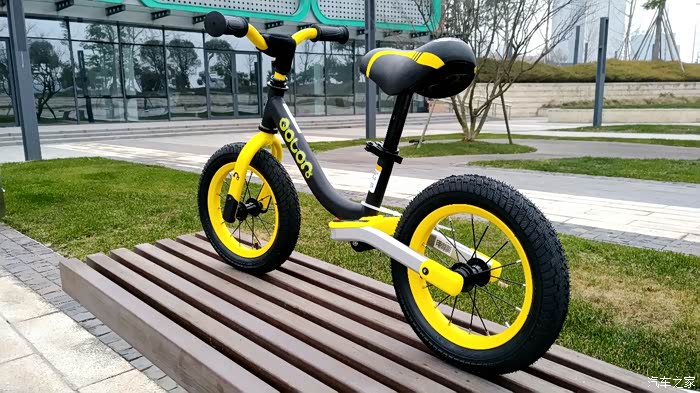 家家众测一个不错的玩具荟智儿童平衡车评测