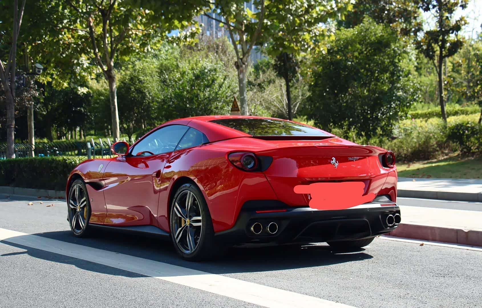 法拉利portofino 时尚漂亮的外观设计,让我深爱不移!