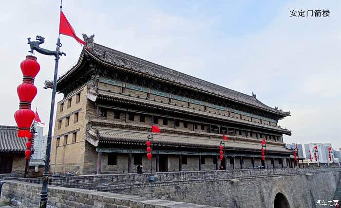 第一场雪打过之后我把西安城头那一抹艳丽的色彩献给你