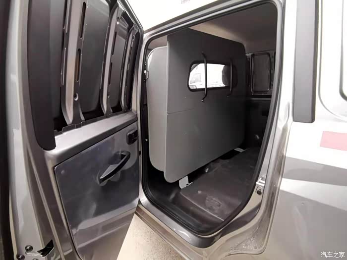 五菱宏光plus封窗车勤劳致富好帮手