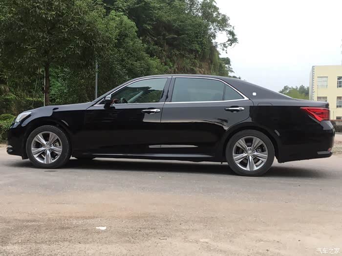 提皇冠黑色或者白色选择下