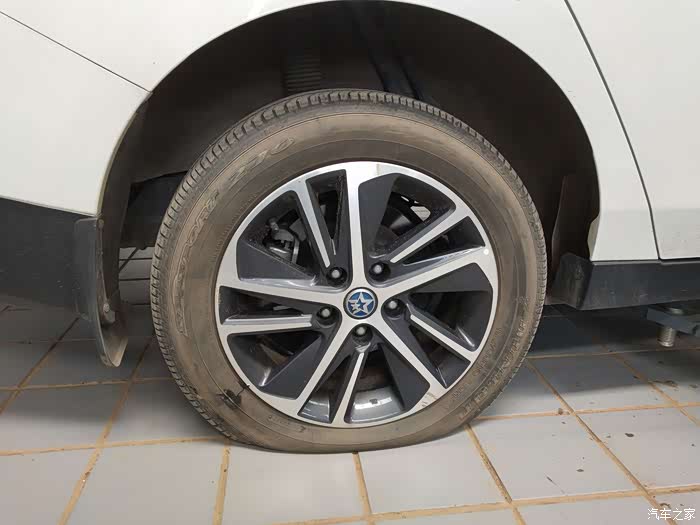 我的启辰d60第一次换胎和第四次保养