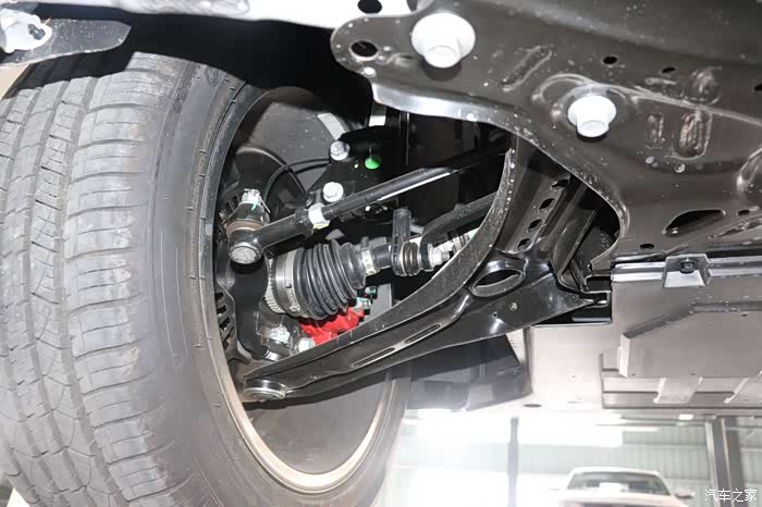 吉利缤越底盘实拍供大家参考