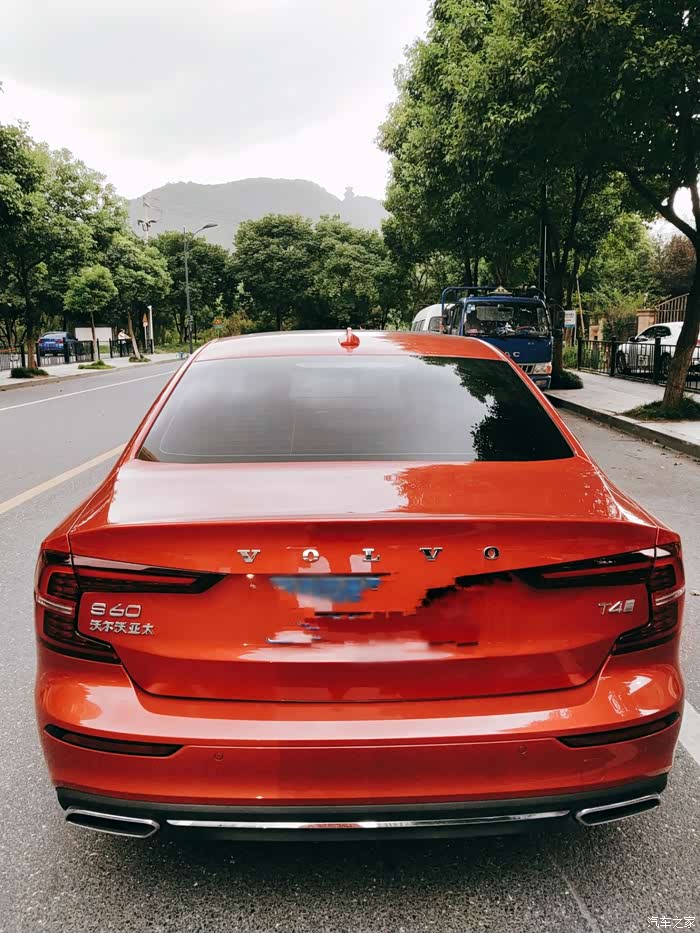 沃尔沃熔岩红s60把低调奢华带回家