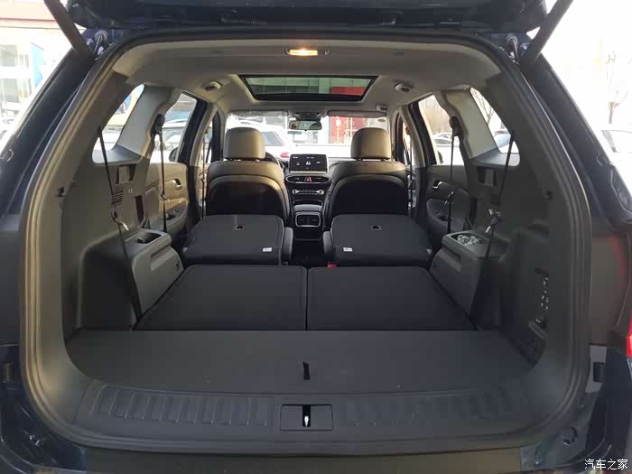 老车主再购胜达,全国首提,星河蓝6座四驱旗舰版