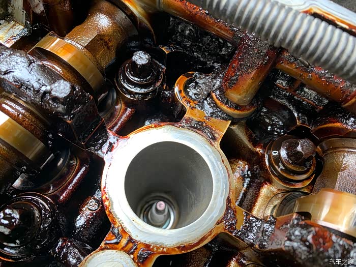 9年老科清曲轴箱油泥作业