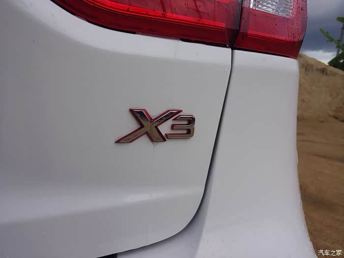 这个车标看起来看