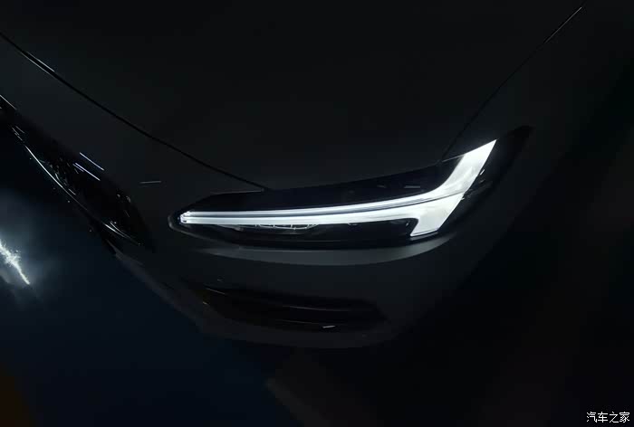 沃尔沃的车灯之雷神之锤