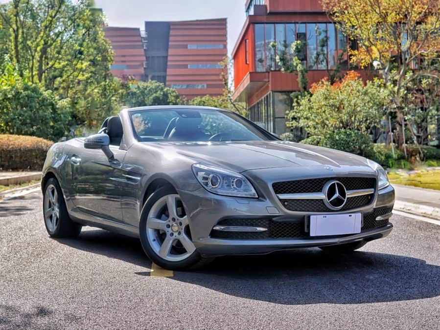 敞篷的奔驰slk级,开着还是挺拉轰的!