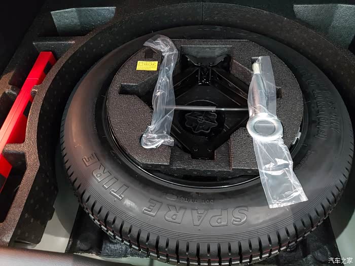 车备箱描述备用胎