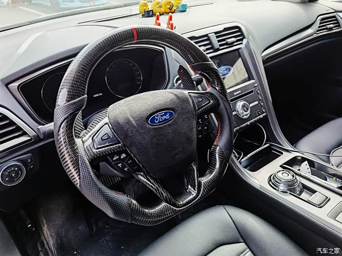 福特新蒙迪欧碳纤维方向盘改装作业完成