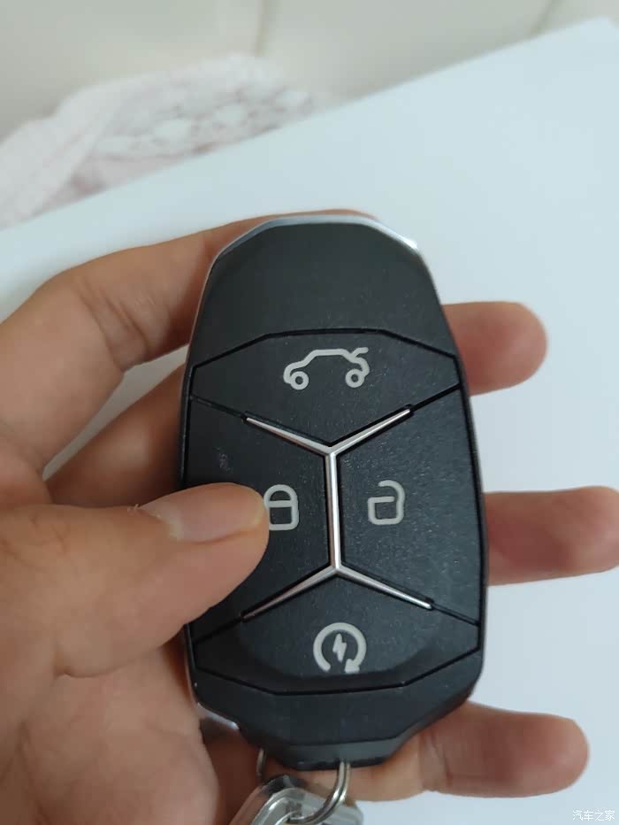 领克02# 领克02实用功能之钥匙,锁及防盗系统