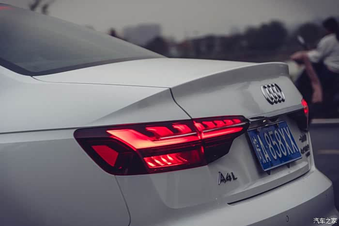 a4l标配是led后尾灯,造型和前大灯组相似.