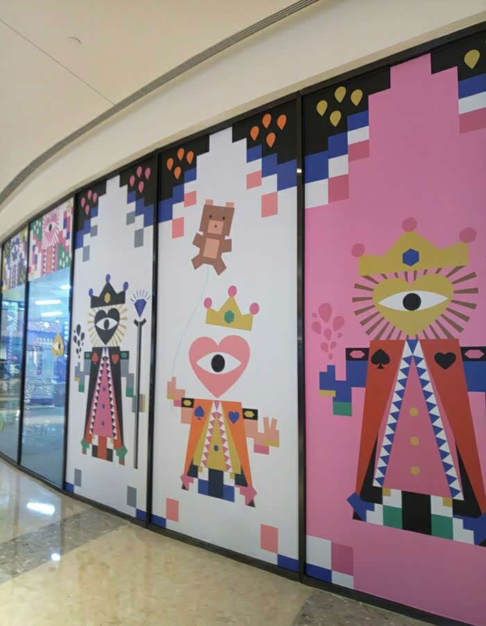 到达毕业设计展览的方,外面真的卡通啊!