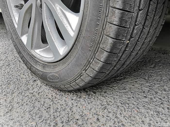 安乘胎冠的小花纹,能增加不少抓地力