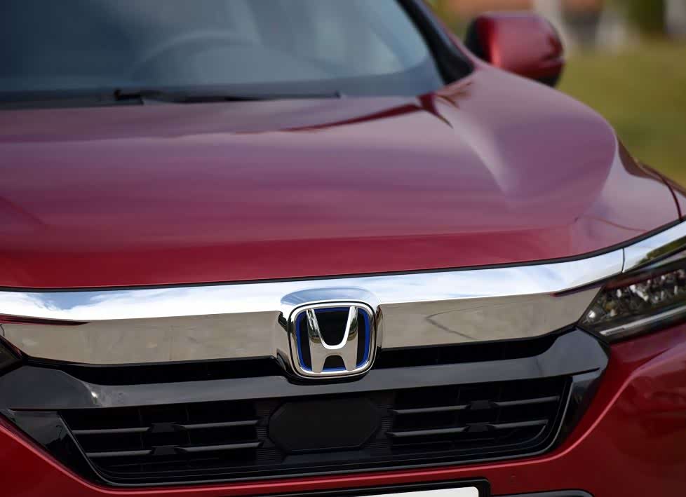 本田皓影前脸部分的设计非常饱满大气,整体的线条充满了肌肉感.