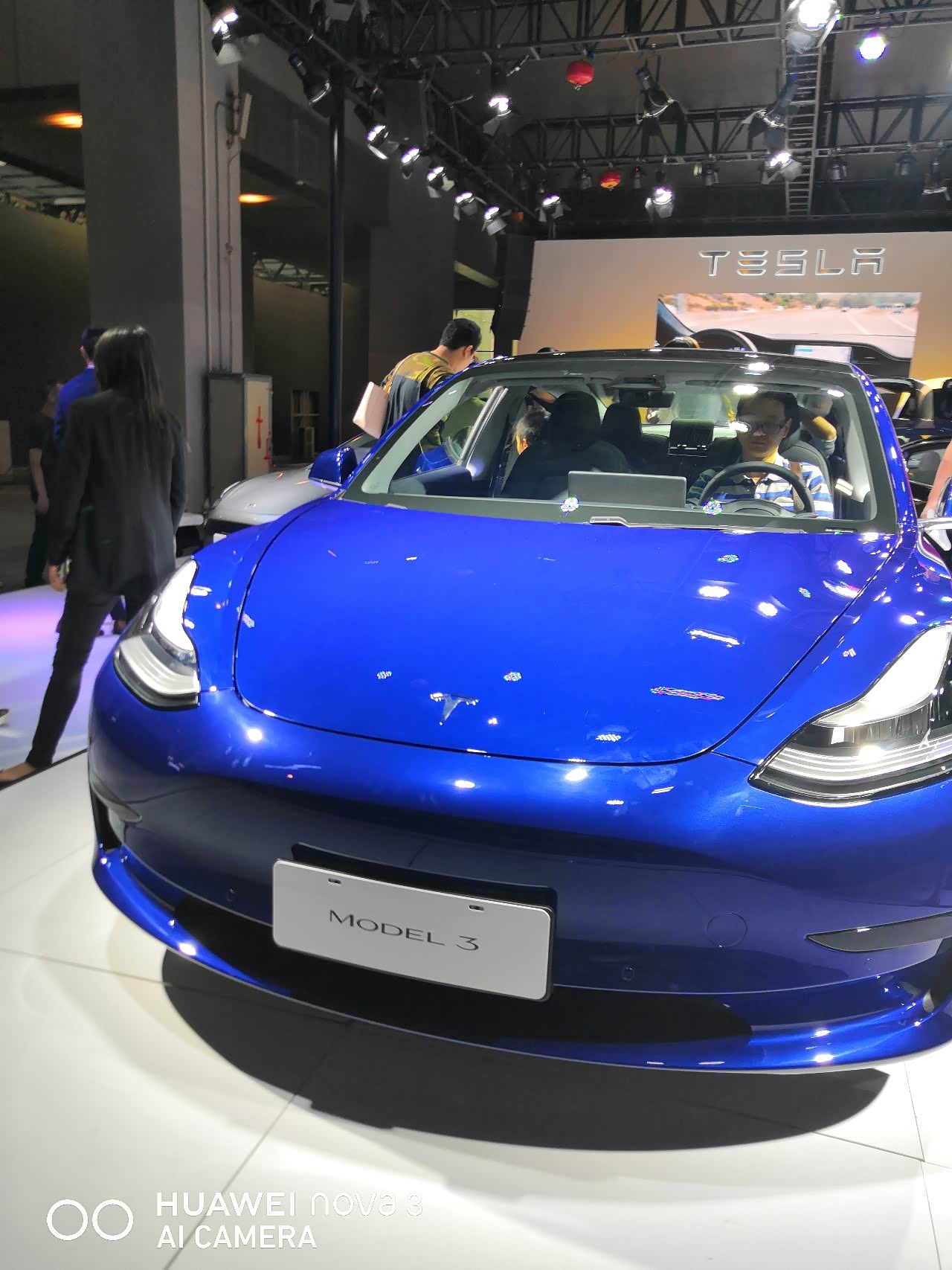 特斯拉蓝色好看