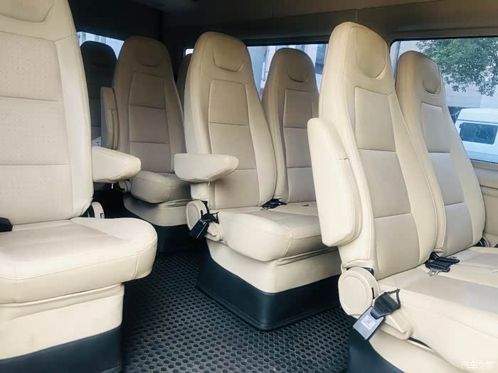 福特新世代全顺22t发动机15座中顶商务车转让