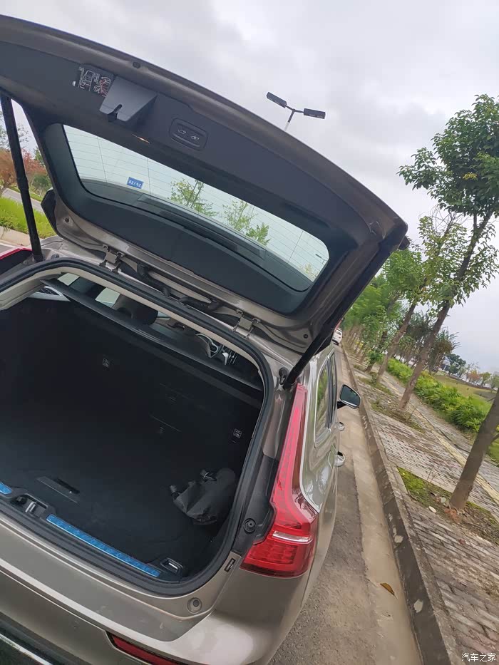 沃尔沃v60有一个温暖的后备箱能让我更好旅行