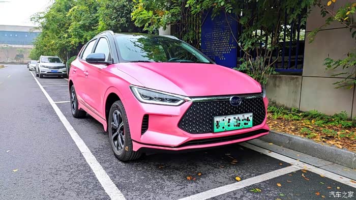 粉色比亚迪e2满满的少女心