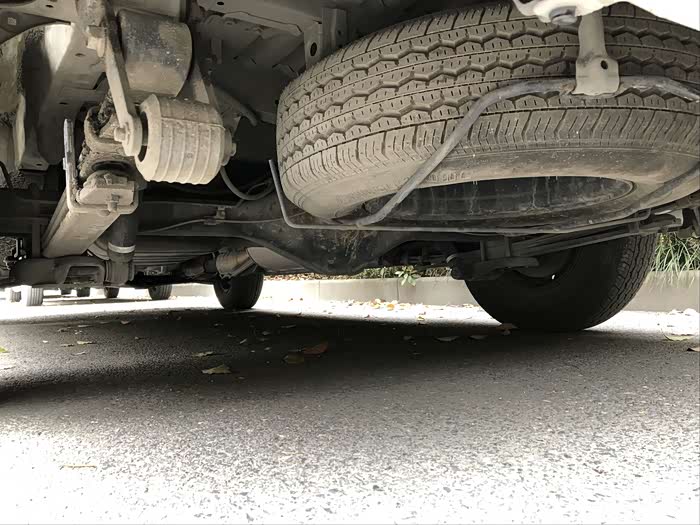 出05年进口丰田海狮h200 (中规大贸,2.7手动档,10座黄牌)