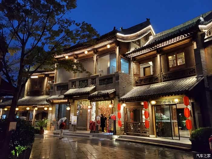 河南洛阳洛邑古城灯火辉煌的夜景比白天还漂亮