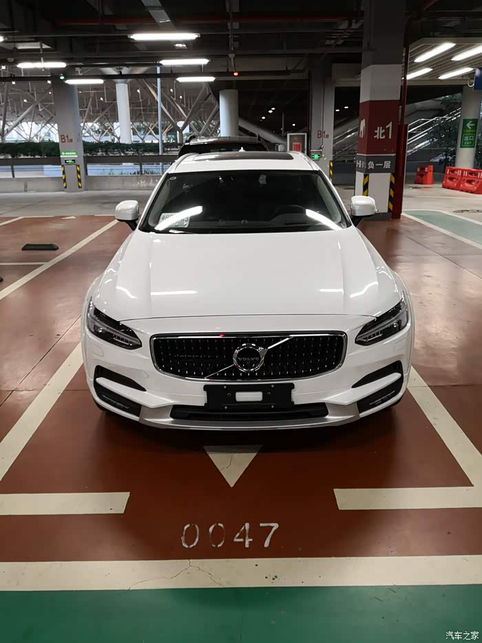 【图】收集一些v90熊猫色和纯白色的实车照片_沃尔沃v系列论坛_汽车之