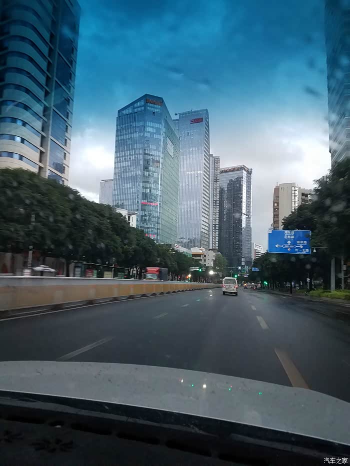 走马观花看有福之州皇冠行走在福州街头