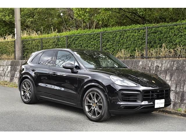 保时捷卡宴,定位中大型suv,同时也是保时捷的担当车型