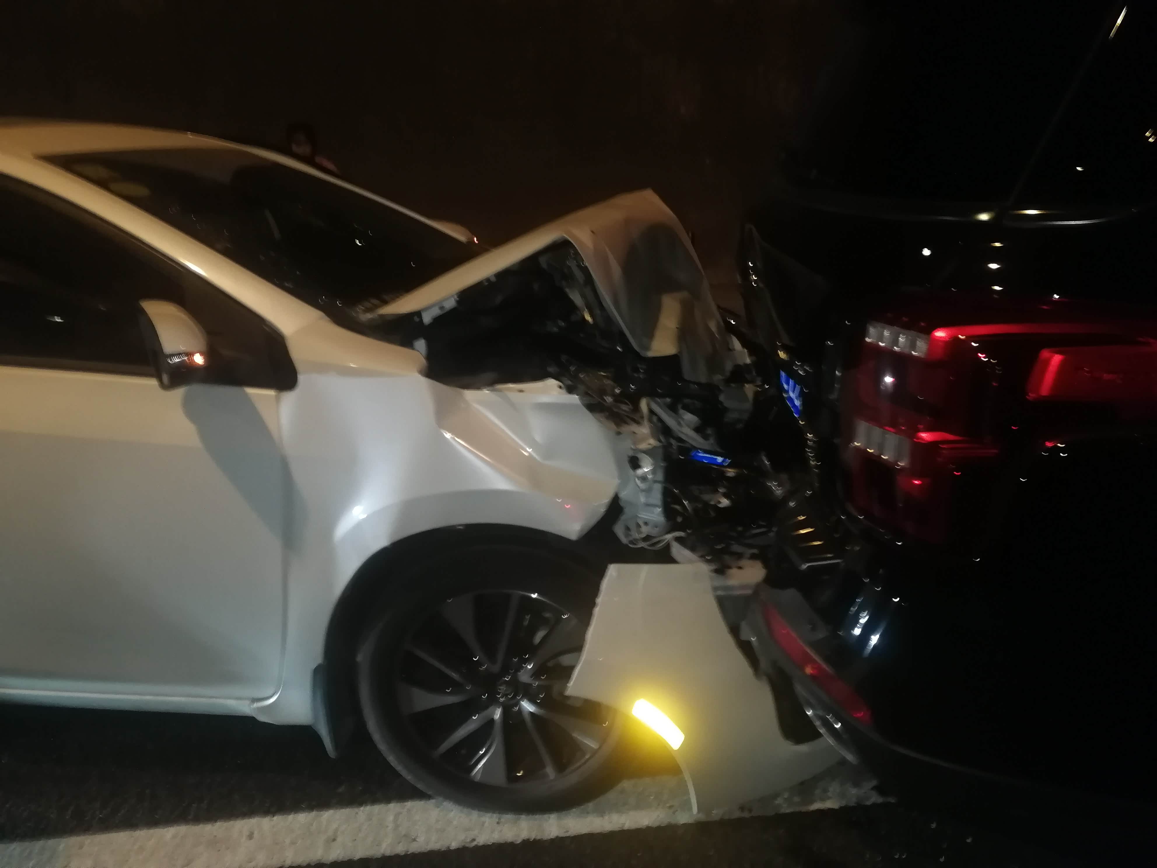 新车还没一个月磨合期没过经历高速连环撞车