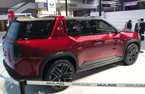 五菱宏光侠预售10万15t分体大灯银车标最帅气