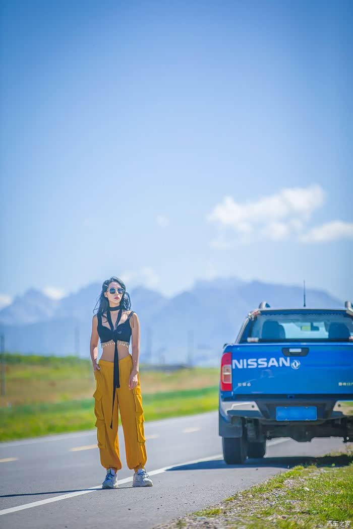 女神带锐骐6打卡新疆公路