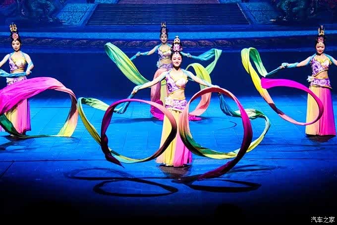 这部分是《靖江王府》,为表现王府里面歌舞升平的景象,除各种特色的