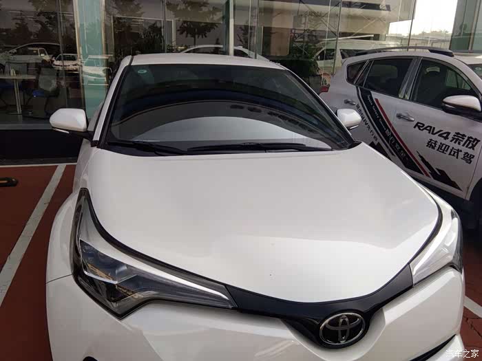 颜值就是王道白色奕泽看车作业