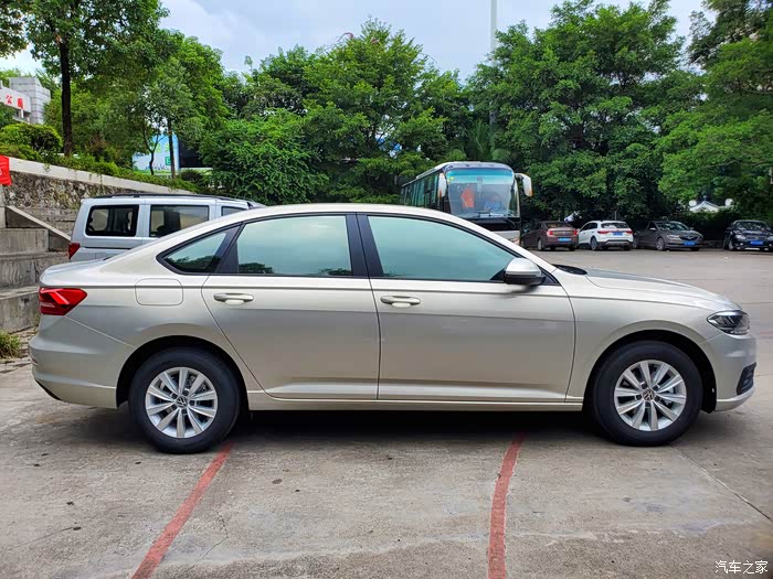 2021款风雅金提车作业