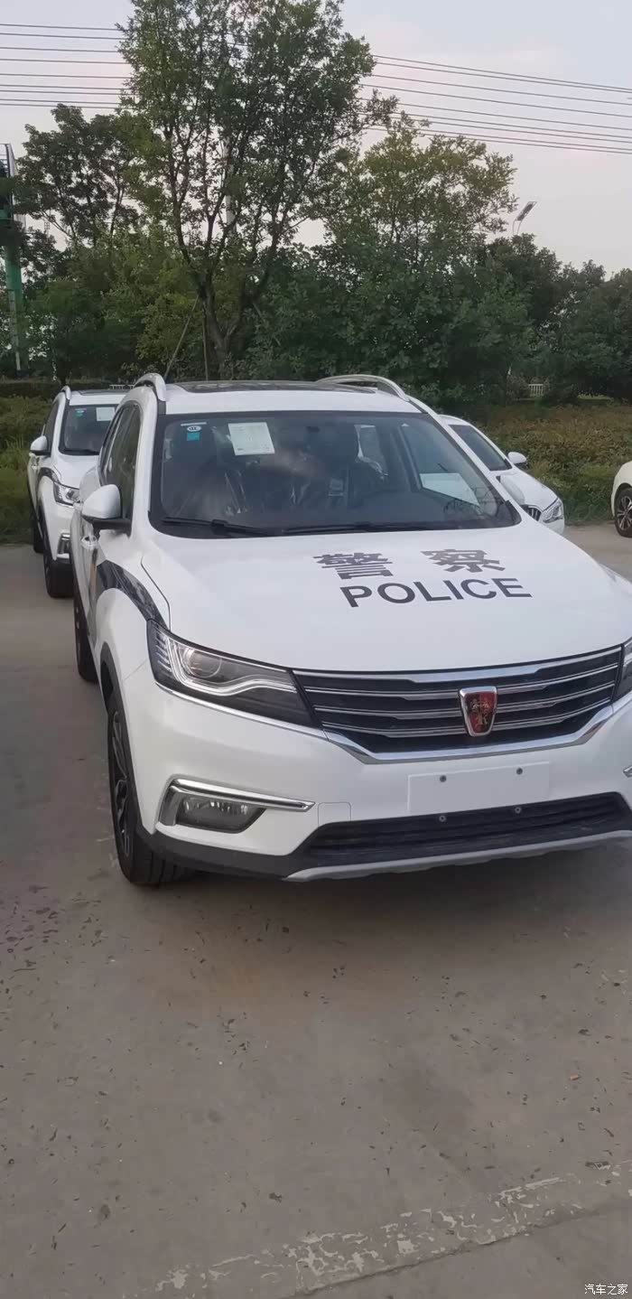 警车可霸气.