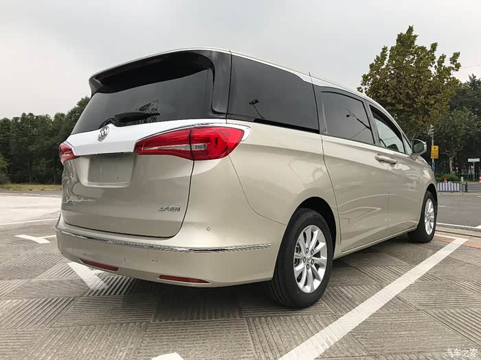 更新完工上海改装店提别克gl8es香槟金舒适型改装雅典娜包围内饰