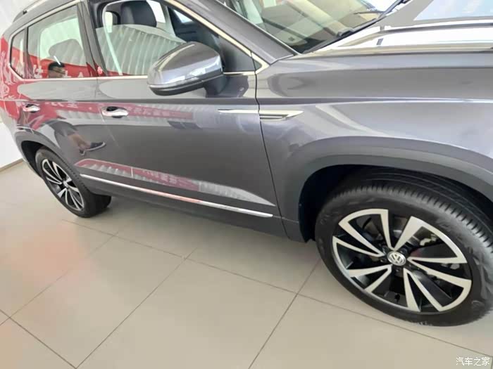 家用途岳很实用六边形进气格栅拉宽了整个前脸的视觉效果