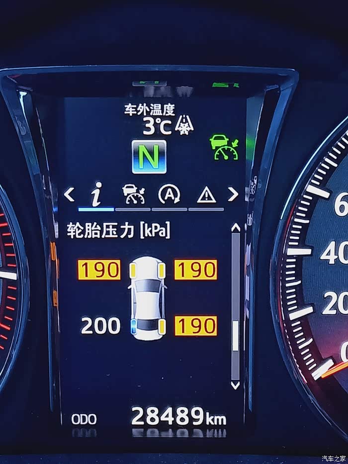 这是冷车时的胎压180都报警了,夏天时的胎压冷车220,热车时260,都没有