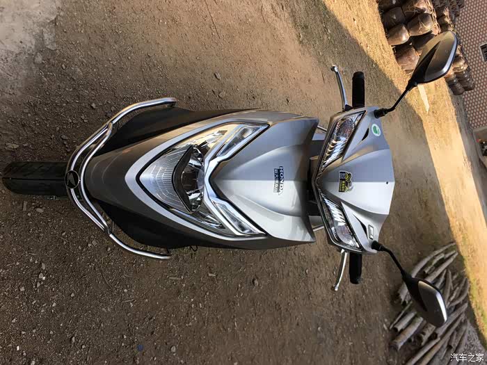 圆梦小踏板国四新大洲本田diou提车