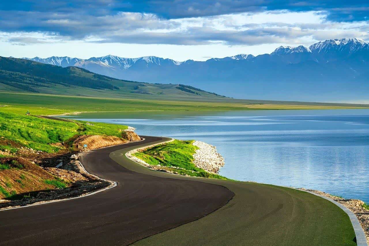 大美新疆800里风景长廊伊犁河谷