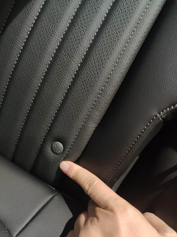 皓影的安全座椅从这里装