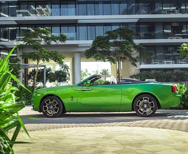 漂亮的劳斯莱斯敞篷dawn,万物皆可绿