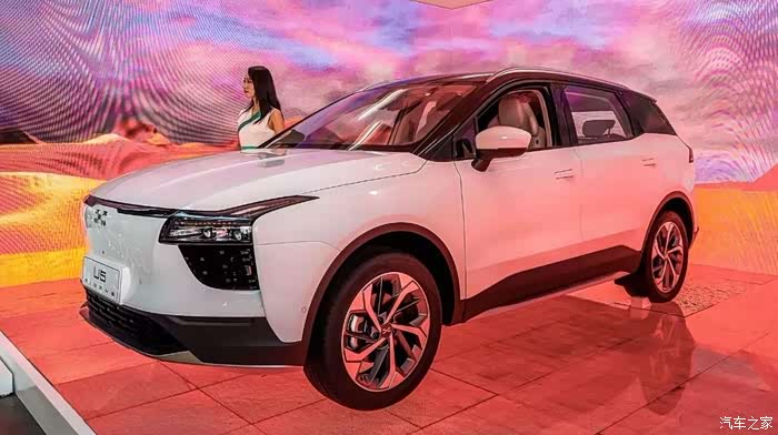 电动中型suv 纯电续航里程为503公里 12月19日,我参加了爱驰汽车u5的
