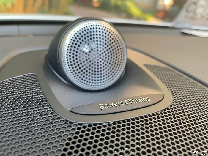 xc60选配出厂宝华韦健音响提车后发现宝华中置盖板有瑕疵