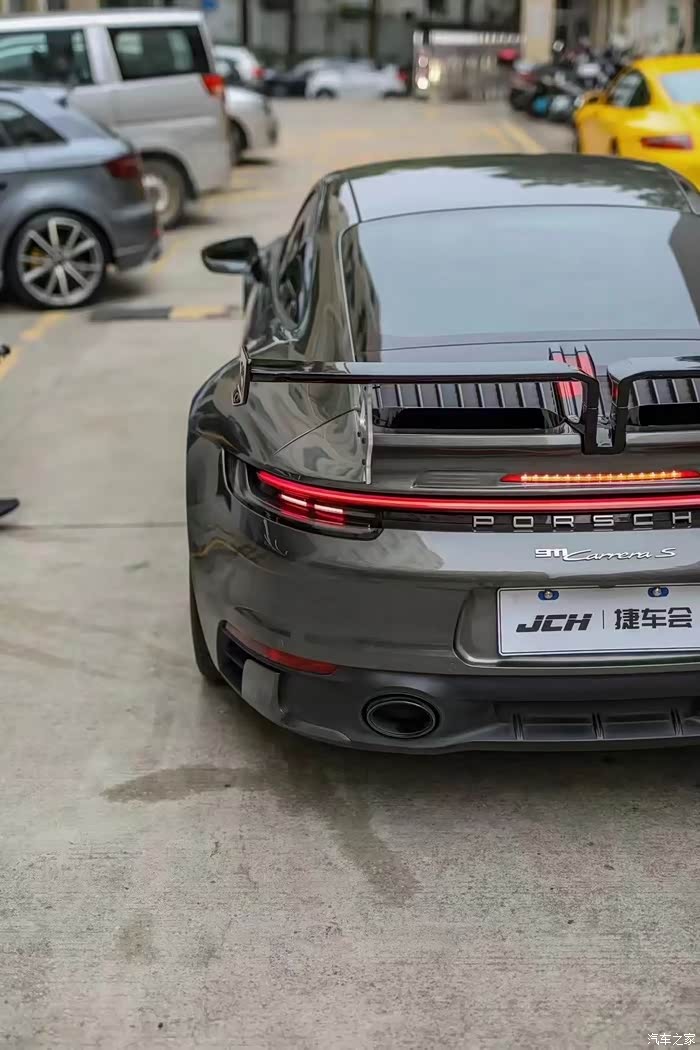 【图】992 砂金石绿 泰卡特大尾翼_保时捷911论坛_汽车之家论坛