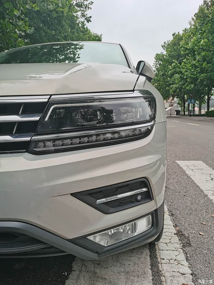 途观l2017款330tsi自动两驱旗舰版冰岛银赏析