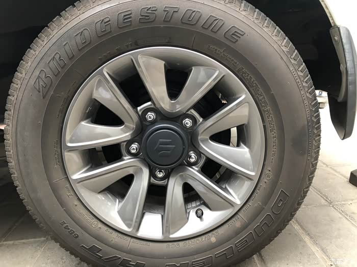 我想出吉姆尼原车轮胎