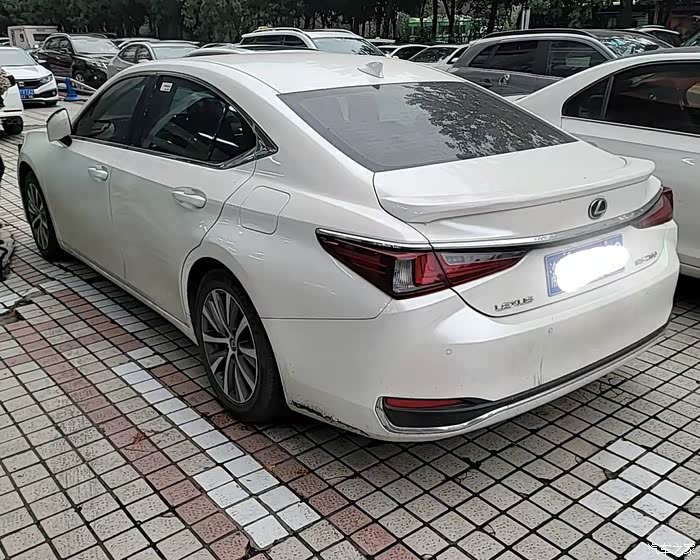 重庆地区出售18款差2天19年雷克萨斯es200到手在开7年不换车