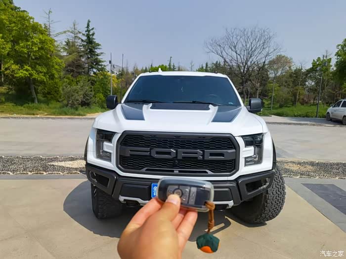 出个白色猛禽1万多公里